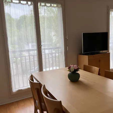 Studio complet rénové wifi et parking Apartamento Le Port-Marly