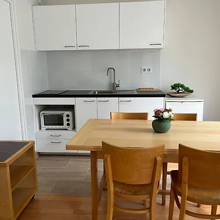 Studio complet rénové wifi et parking Apartamento