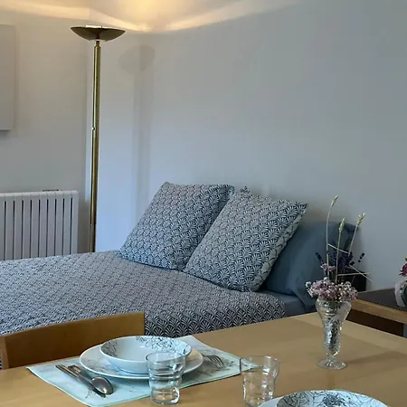 Studio complet rénové wifi et parking *