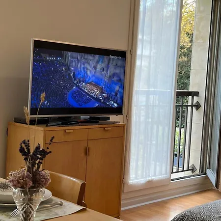 Studio complet rénové wifi et parking * Le Port-Marly