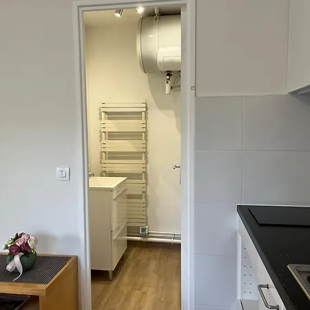 Studio complet rénové wifi et parking *
