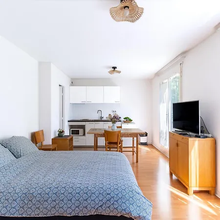 Studio complet rénové wifi et parking Apartamento